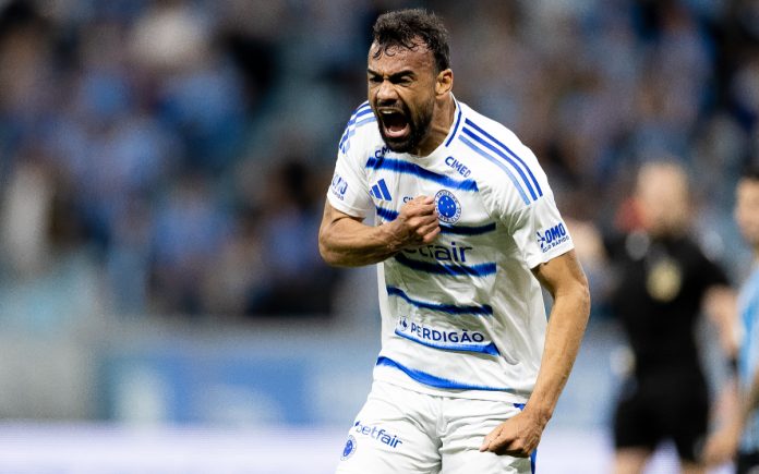 Fabrício Bruno comemora gol contra o Grêmio