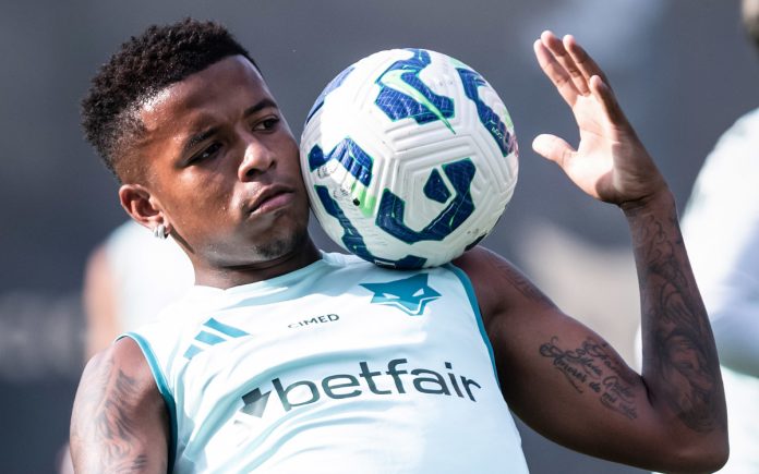 Arroyo mostra categoria em treino na Toca II
