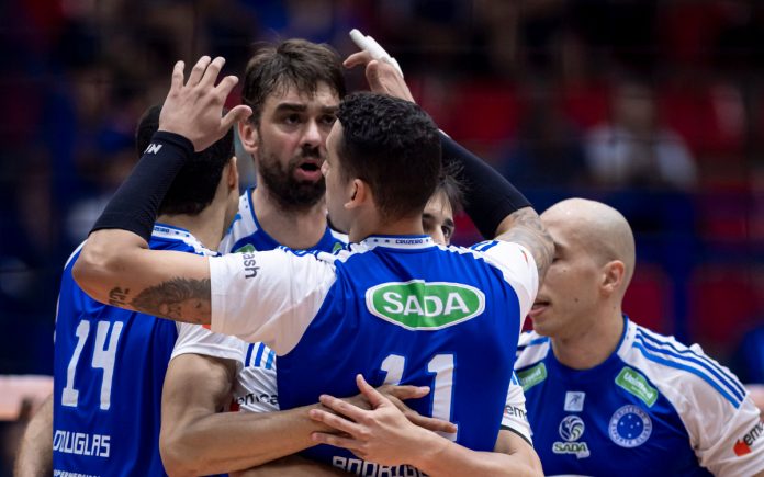 Jogadores do Sada Cruzeiro contra o Minas, no Riachão, pela Superliga (Foto: Agência i7/Sada Cruzeiro)