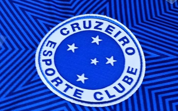 Uniforme do Cruzeiro tem o escudo em 2025