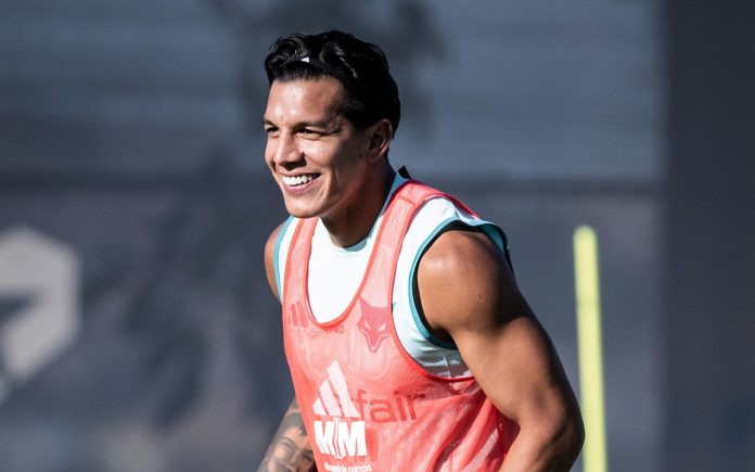 Lucas Romero em treino na Toca da Raposa II