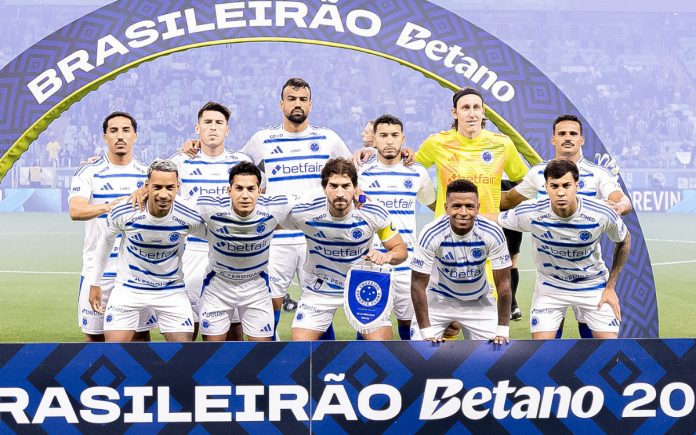 Time do Cruzeiro contra o Grêmio, na Arena