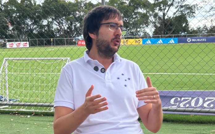 Joaquim Pinto, chefe do departamento de scout do Cruzeiro (Foto: Gabriel Ribeiro/Samuca TV)