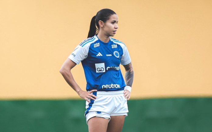 Lorena Bedoya passou por cirurgia no joelho direito