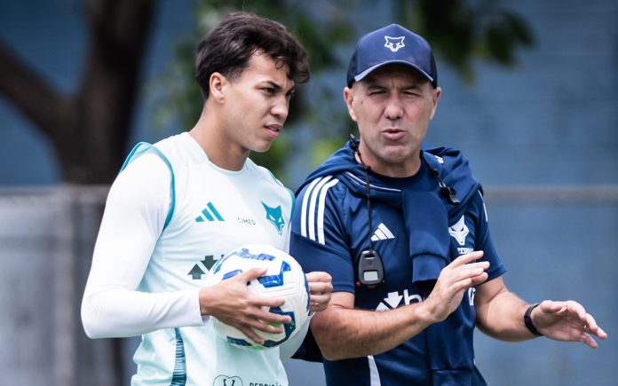 Kaio Jorge e Leonardo Jardim em treino na Toca da Raposa II