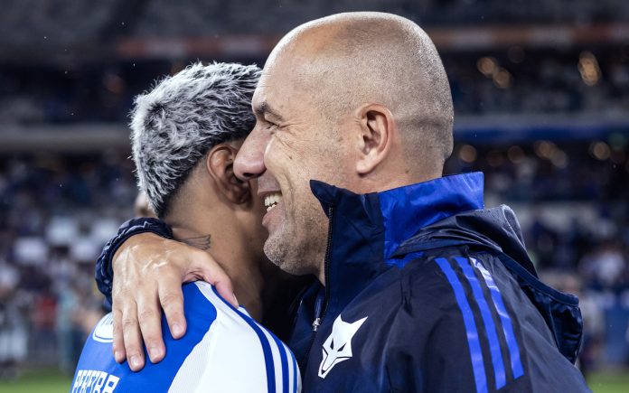Leonardo Jardim e Matheus Pereira, do Cruzeiro, após jogo no Mineirão