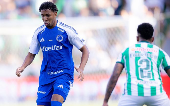 Ryan Guilherme teve boa atuação contra o Juventude
