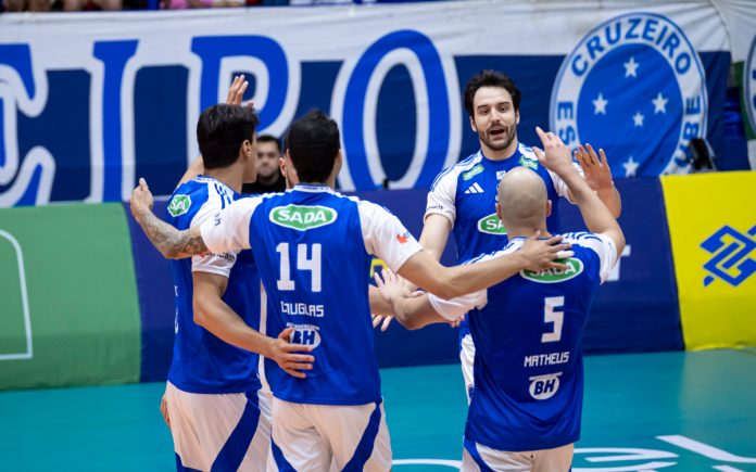 Elenco do Sada Cruzeiro no Riachão (Foto: Agência i7/Sada Cruzeiro)