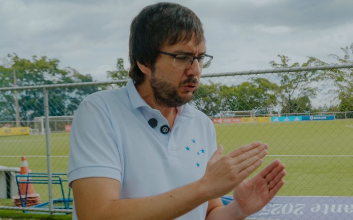Joaquim Pinto, chefe do departamento de scout do Cruzeiro (Foto: Gabriel Ribeiro/Samuca TV)