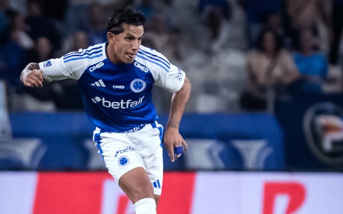 Lucas Romero será desfalque contra o Ceará