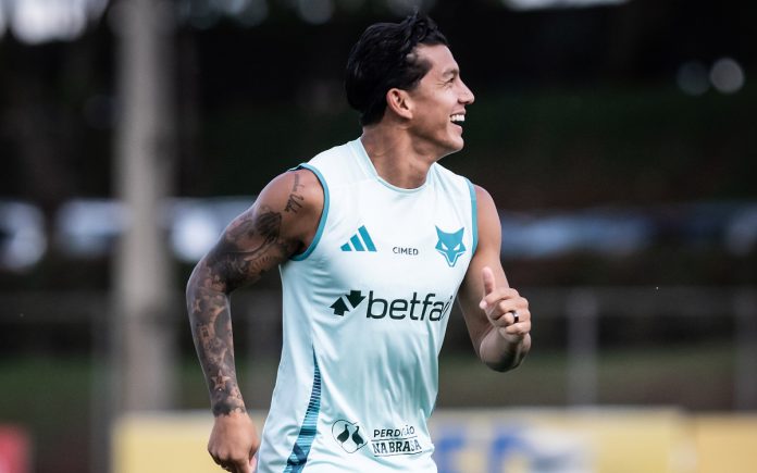 Lucas Romero em treino do Cruzeiro (Foto: Gustavo Aleixo/Cruzeiro)