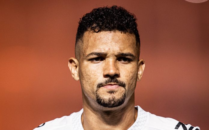 Zé Ivaldo, zagueiro do Santos emprestado pelo Cruzeiro