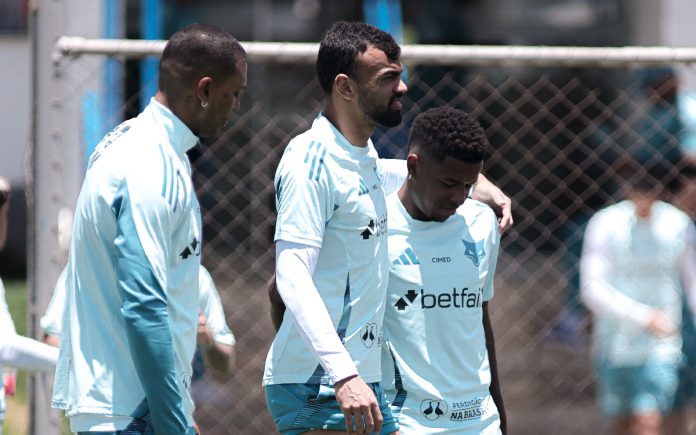Cruzeiro em treinamento na Toca da Raposa II