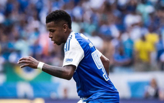 Arroyo em duelo contra o Fluminense, no Mineirão (Foto: Gustavo Aleixo/Cruzeiro)
