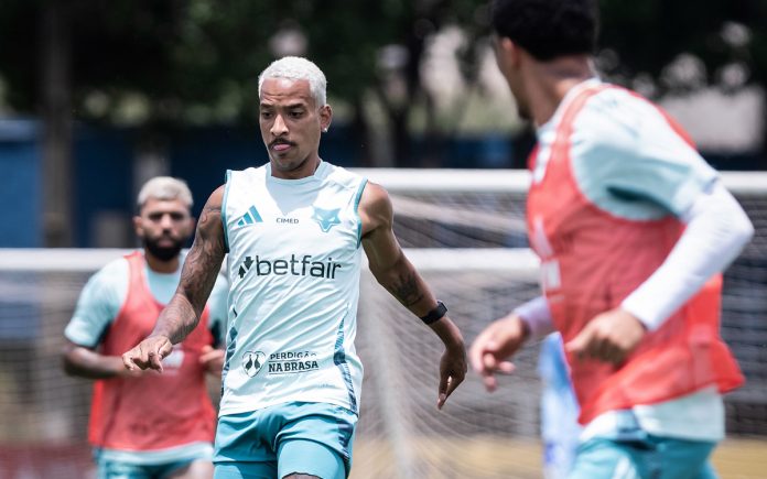 Matheus Pereira será titular contra o Ceará
