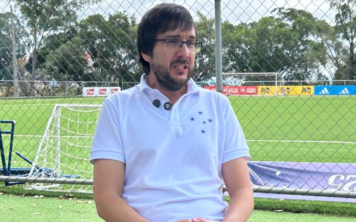 Joaquim Pinto, chefe do departamento de scout do Cruzeiro (Foto: Gabriel Ribeiro/Samuca TV)
