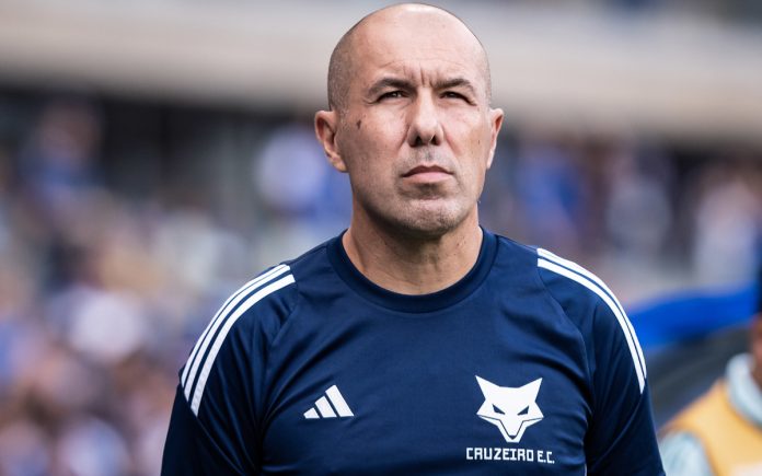 Leonardo Jardim no duelo com o Vitória
