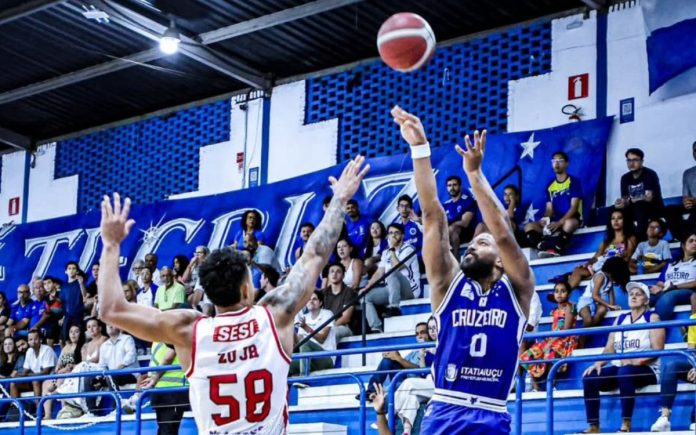 Cruzeiro Basquete em ação diante do Sesi Franca (Foto: Divulgação/Cruzeiro Basquete)