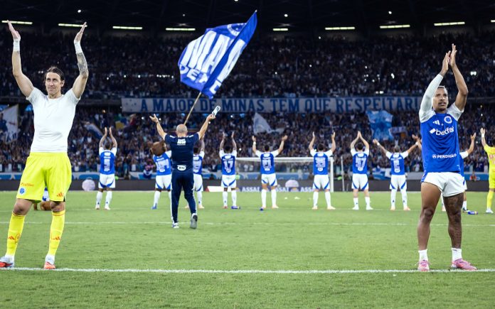Jogadores do Cruzeiro comemoram triunfo sobre o Vitória