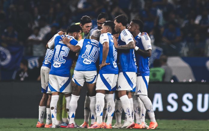 Time do Cruzeiro no Mineirão diante do Corinthians (Foto: Gustavo Martins/Cruzeiro)
