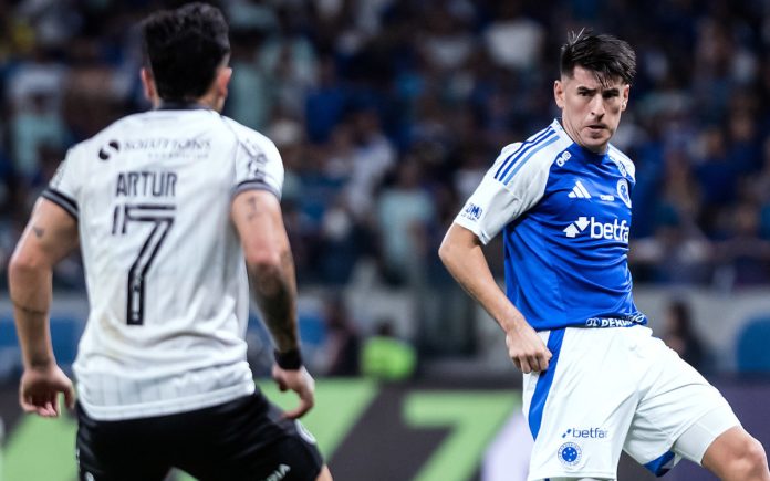 Villalba em duelo com Artur, no Mineirão