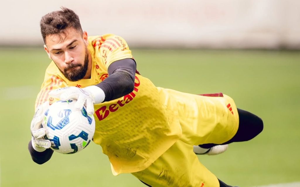 Matheus Cunha em treino do Flamengo, no Rio