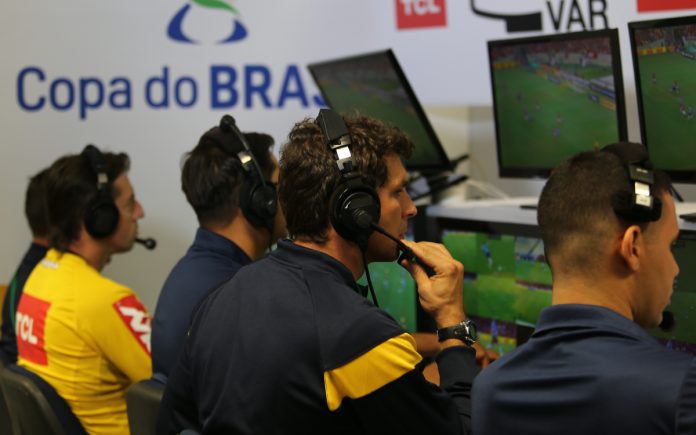 VAR para jogo entre Botafogo e Cru (Foto: Fernando Torres / CBF)