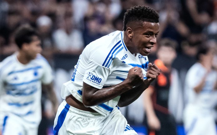 Arroyo fez dois gols na Neo Química Arena