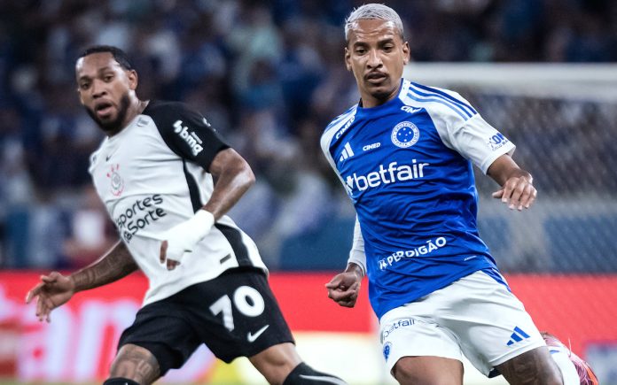 Matheus Pereira em jogo contra o Corinthians