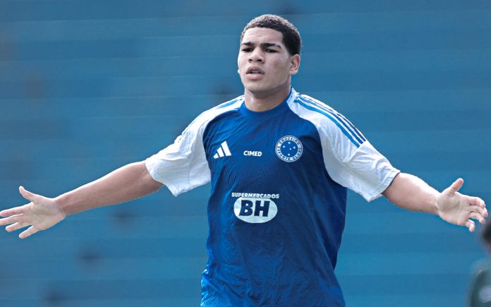 Thaylon Barbosa comemora gol pelo Cruzeiro (Foto: Gustavo Martins/Cruzeiro)