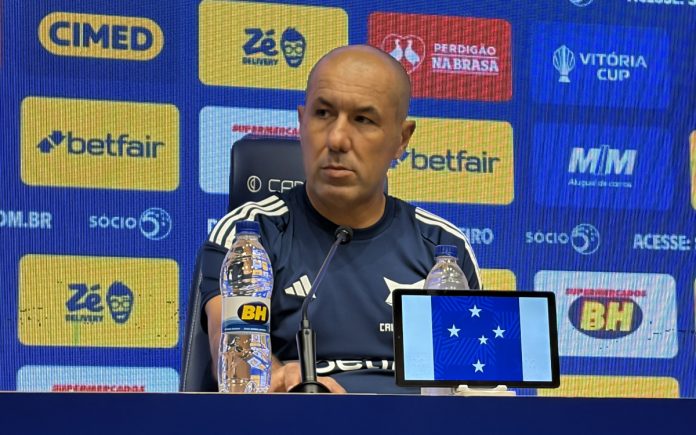Jardim justificou saída do Cruzeiro e chorou na coletiva