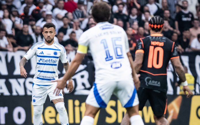 Cruzeiro na partida contra o Corinthians pela Copa do Brasil