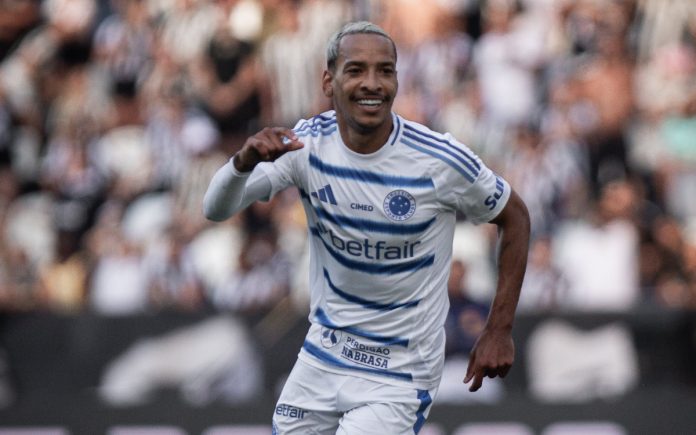Matheus Pereira fez gol na última vitória contra o Botafogo