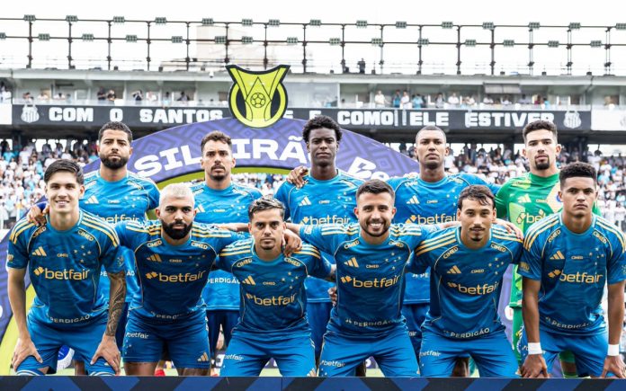 Time reserva do Cruzeiro contra o Santos, na Vila Belmiro
