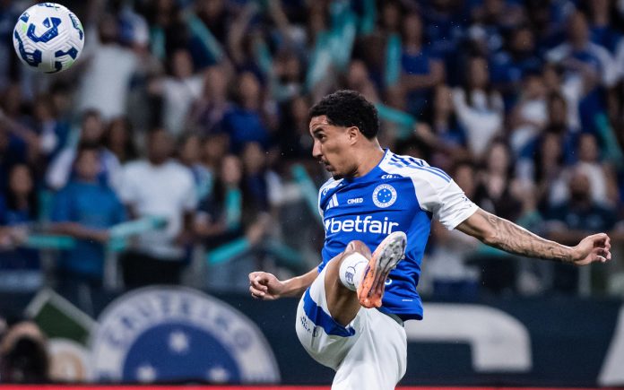 De cabeça, Christian marcou gol contra o Botafogo