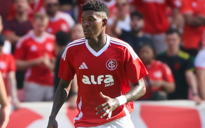 vitãointerxbragantino Vitão, zagueiro do Inter