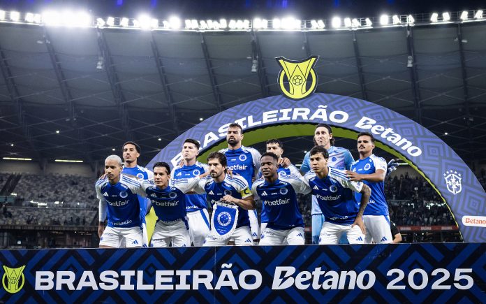 Time do Cruzeiro diante do Botafogo no Mineirão (Foto: Gustavo Aleixo/Cruzeiro)