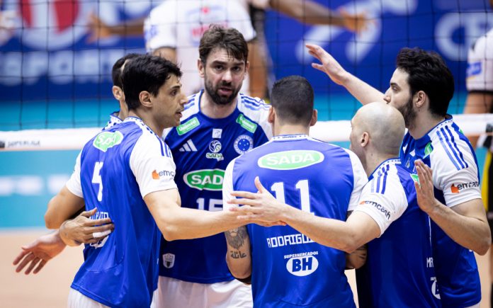 Elenco do Sada Cruzeiro no Riachão, em Contagem (Foto: Agência i7/Sada Cruzeiro)