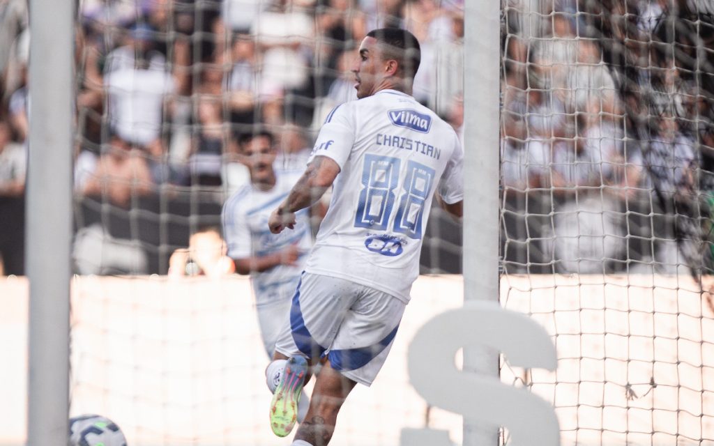 Christian comemora gol contra o Botafogo, no Nilton Santos