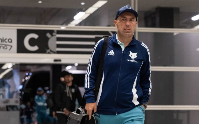 leonardojardimcruzeironeoquímicaarena Leonardo Jardim na chegada à Neo Química Arena