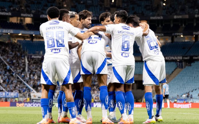 Jogadores do Cruzeiro comemoram gol diante do Grêmio, na Arena (Foto: Lucas Bubols/Cruzeiro)
