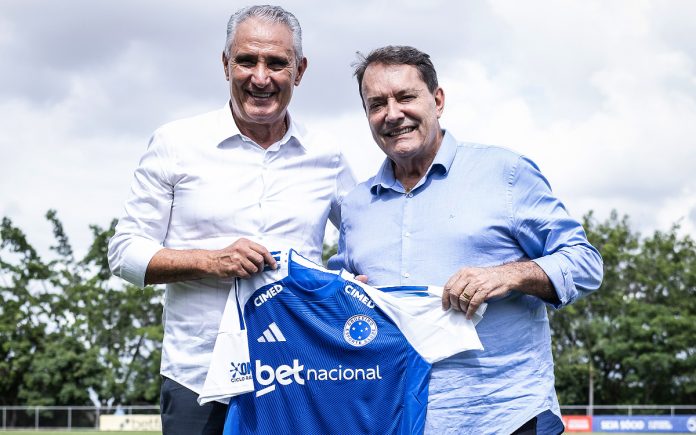 Tite e Pedrinho na Toca da Raposa ll (Foto: Gustavo Aleixo/Cruzeiro)