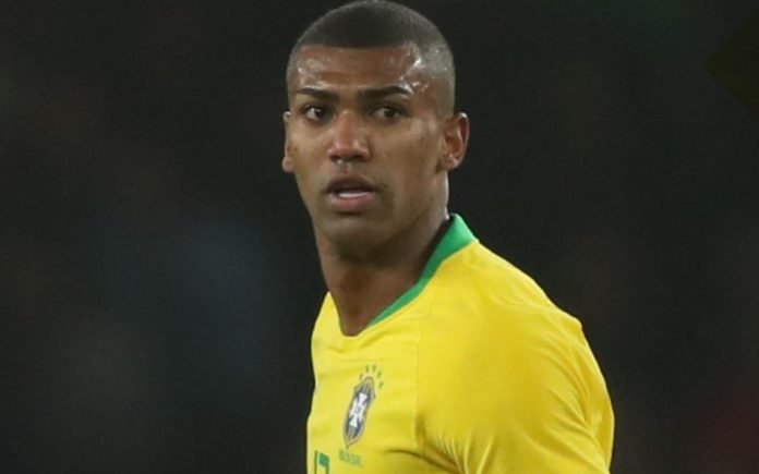 Walace com a camisa da Seleção Brasileira (Foto: Lucas Figueiredo/CBF)