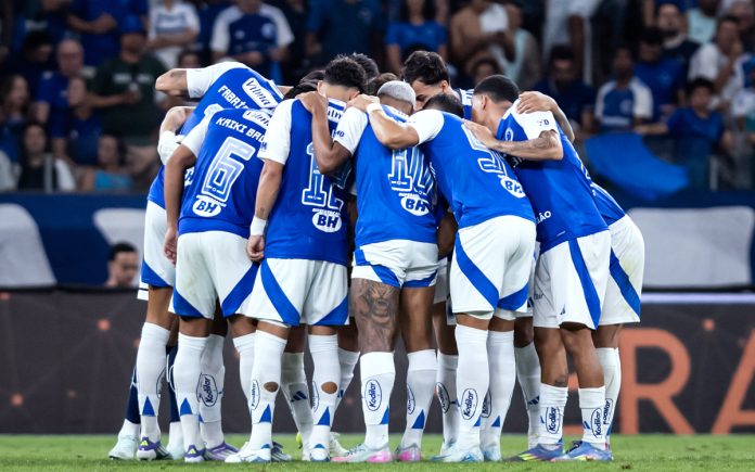 Elenco do Cruzeiro reunido em partida no Mineirão, em BH (Foto: Gustavo Aleixo/Cruzeiro)