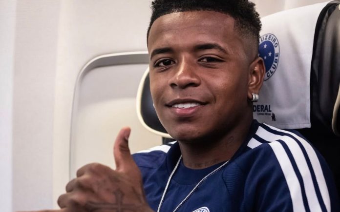 Arroyo viajou com o time para Uberlândia (Foto: Gustavo Aleixo/Cruzeiro)