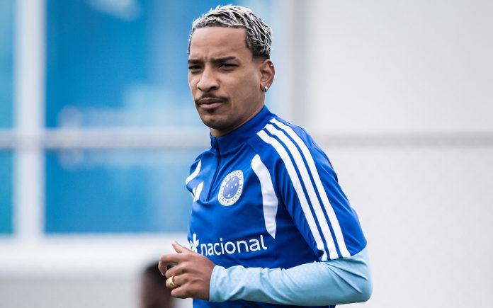Matheus Pereira em treino do Cruzeiro na Toca II