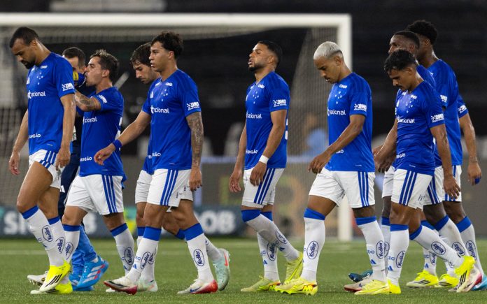 Jogadores do Cruzeiro no Nilton Santos (Foto: Thais Magalhães/Cruzeiro)
