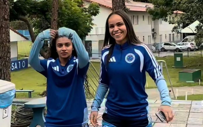 Gisseli e Letícia Ferreira em reapresentação na Toca (Foto: Reprodução/Cruzeiro)