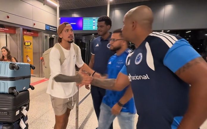 Chico da Costa na chegada a BH