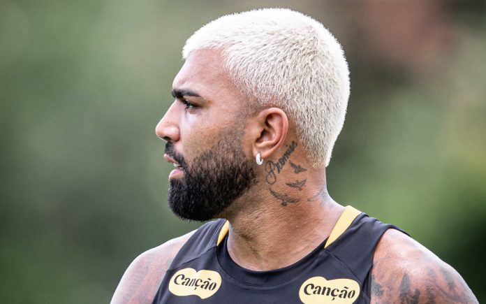 Gabigol se apresentou ao Santos neste sábado (3)
